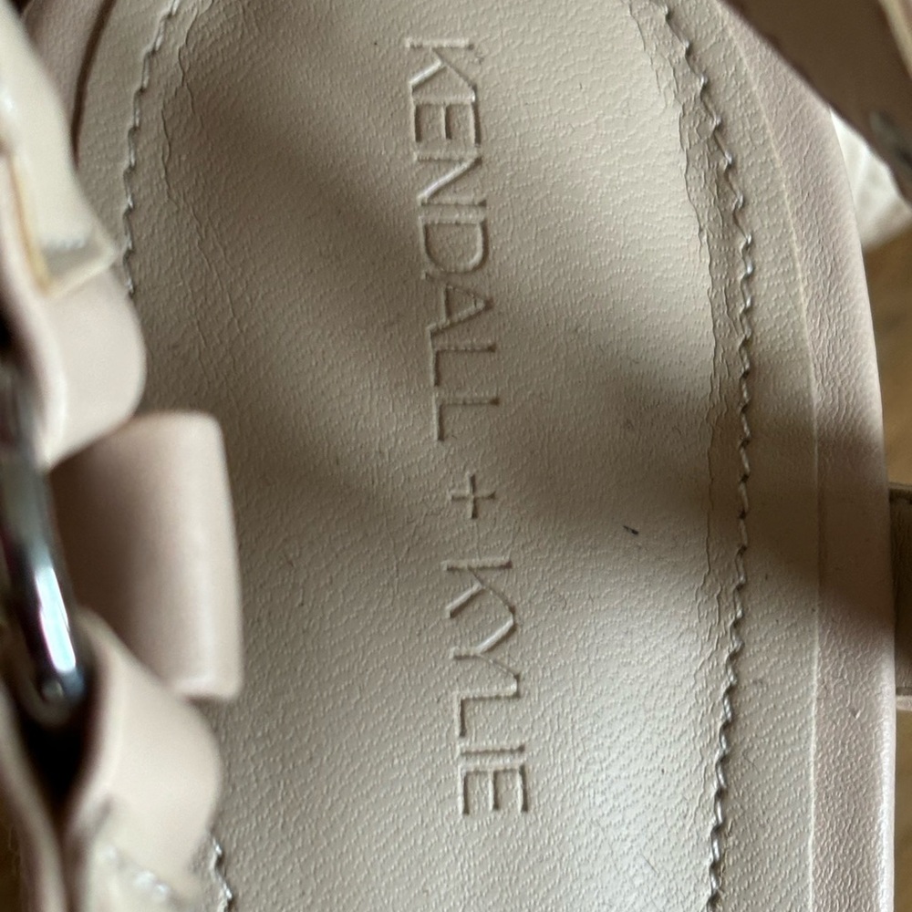 New. Never worn - Picture 2 of 3